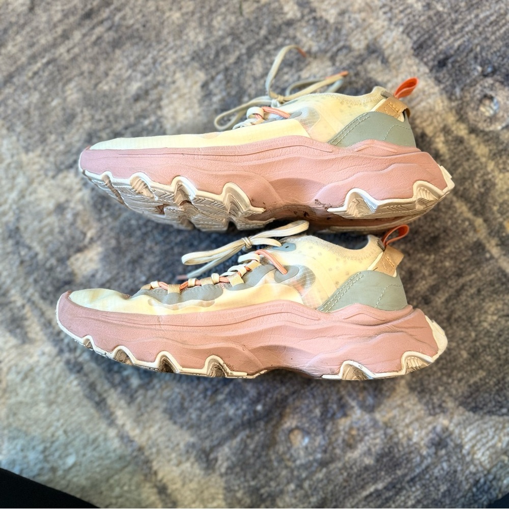 Sorel sneaker. Pink, gray and cream. Size 8